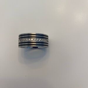 Elegant Silver and Black Crystal Ring